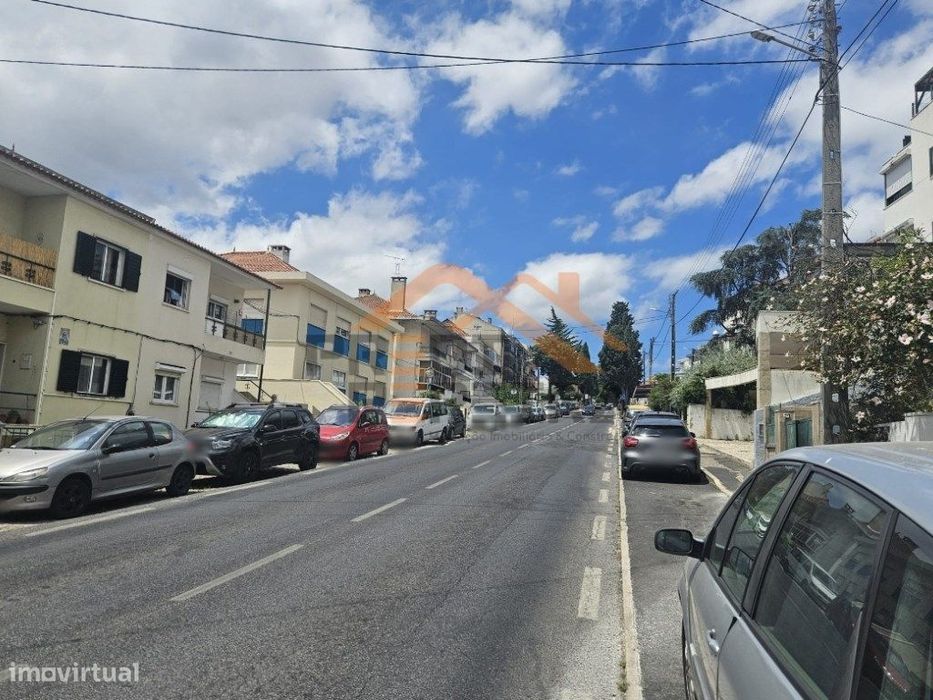 Situada na Ramada - Loja com 84 m2.