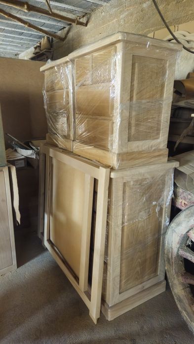 1 Cómoda c/ base do espelho e 2 mesinhas de cabeceira