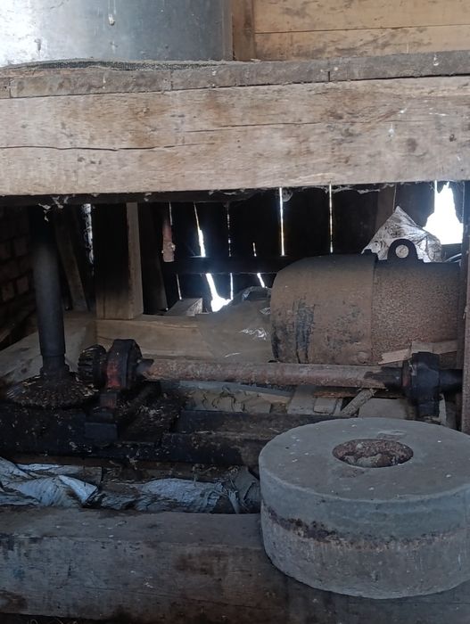 Млин на жорна  в робочому стані