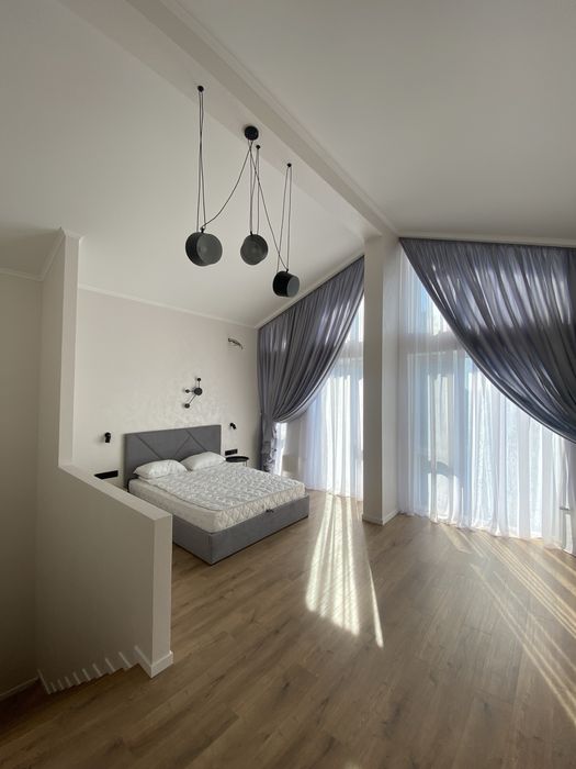 Оренда двоповерхової квартири з терасою, Комфорт Таун, Березняки