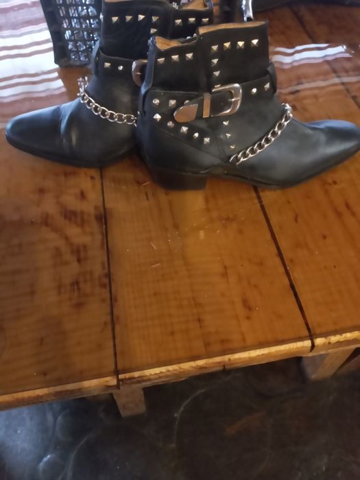 Взуття із натуральної шкіри