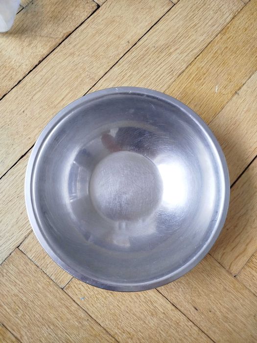 Aluminiowa miska srebrna