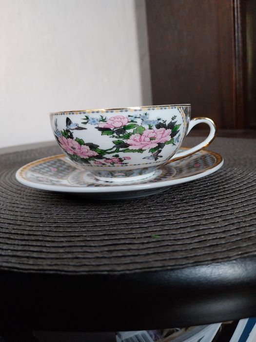 Filiżanka  z porcelany.
