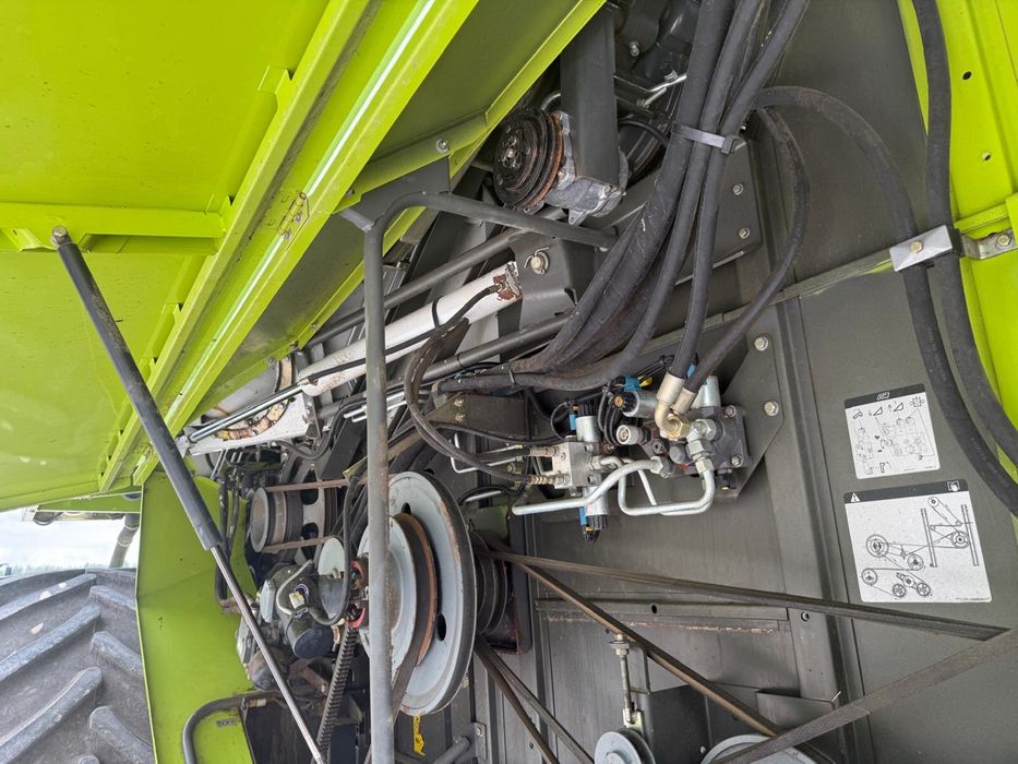 Kombajn zbożowy Claas Avero 240 APS