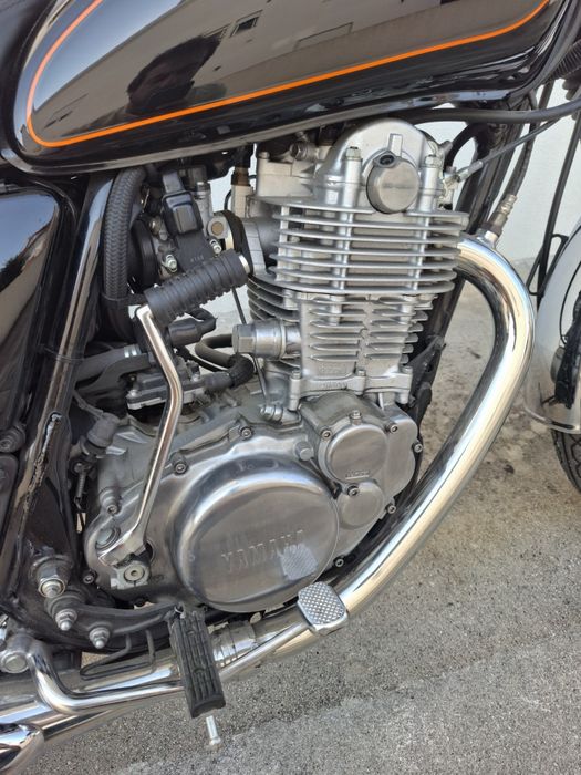 YAMAHA SR400 c/ 4125 km como NOVA