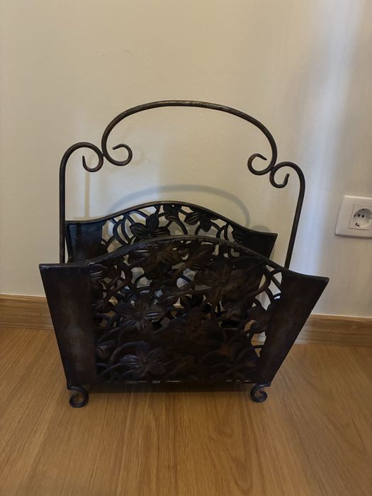 Cesto para revistas bordado em latão rustico