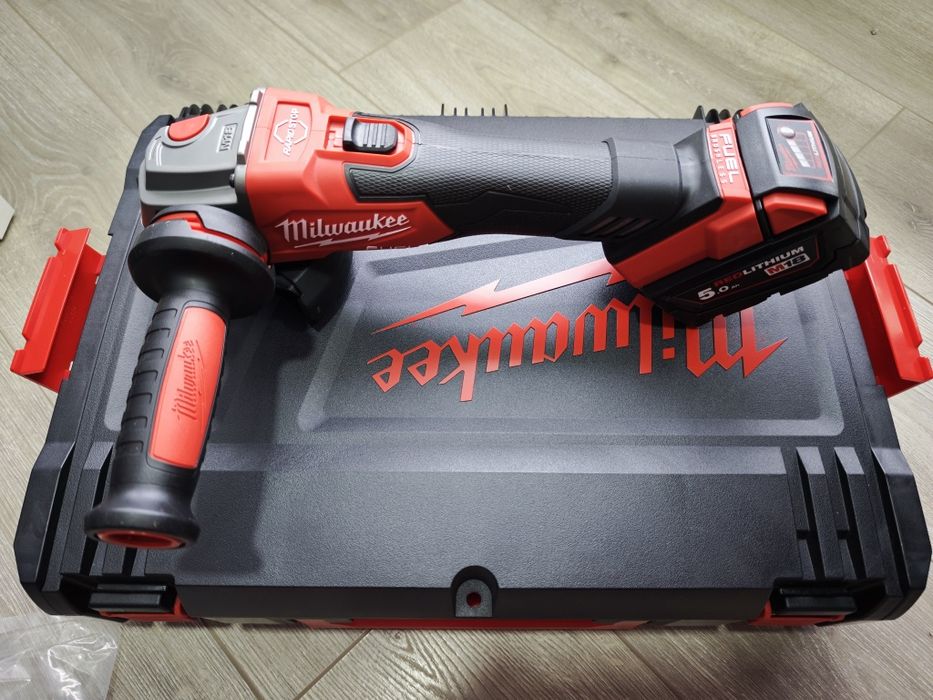 Болгарка (кутова шліфувальна машина) акумуляторна Milwaukee M18 FSAG12