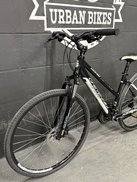 Rower miejski Crossowy Cheyenne CR 540 Shimano Tourney hamulce hydrauliczne 43 cm Urban Bikes