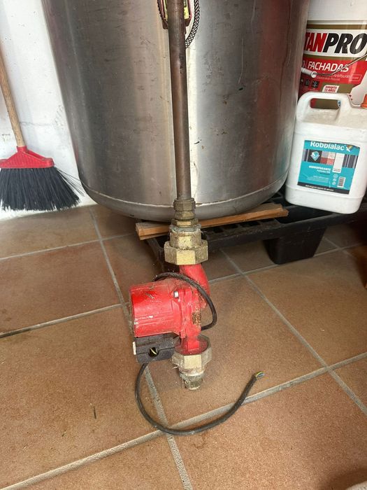 Depósito de água em inox + bomba circuladora