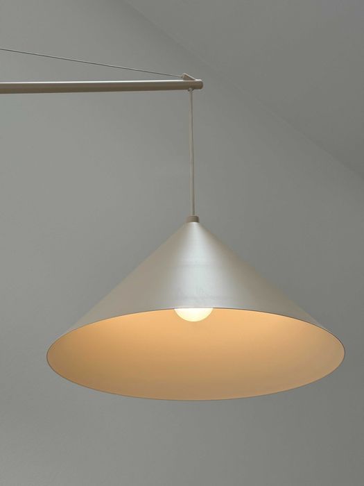 Lampa podłogowa z podstawą z trawertynu Westwing