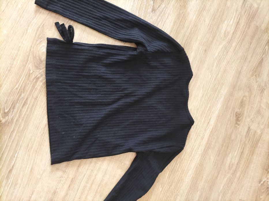 Sweterek sweter zakładany czarny 110-116 cm Only
