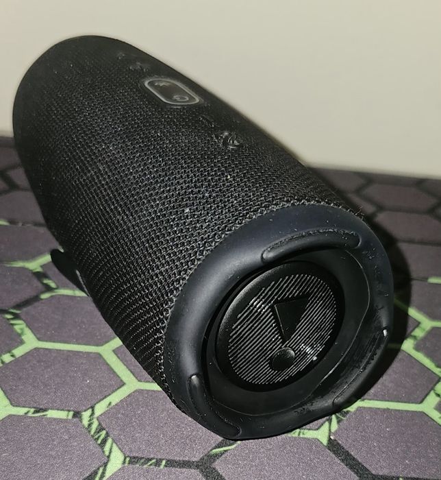 JBL Charge 5 – Som potente, sempre pronta para a festa!