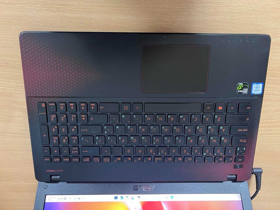 Asus X550V 15.6"TN FHD i7-7700HQ 16/256Gb GTX 950M 4Gb