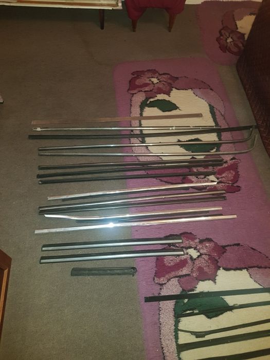 Молдінги молдинги  фари фонарь ліхтарMercedes-Benz 123