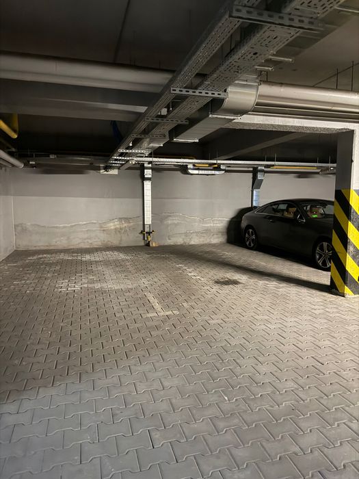 Miejsce Parkingowe w hali garażowej L. Okulickiego 2