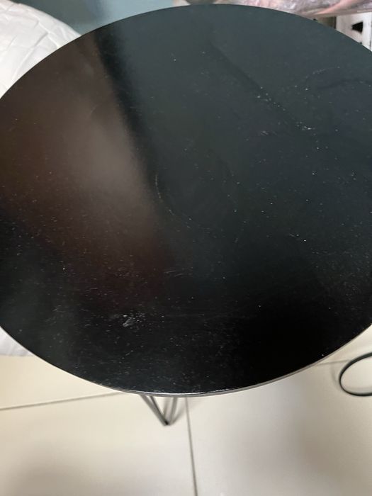 Mesa preta de 3 pes