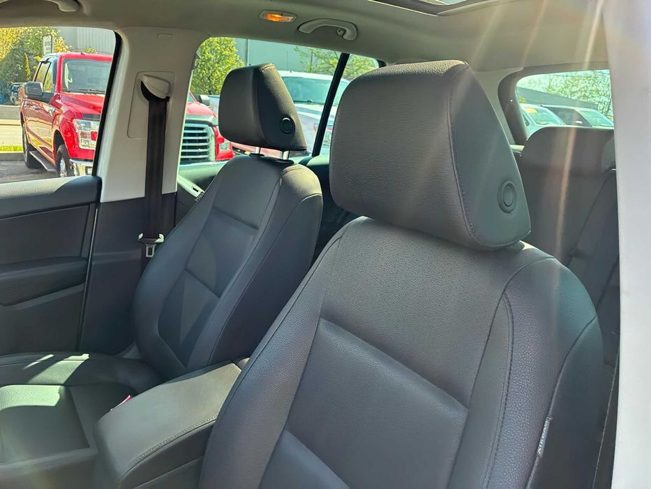 Volkswagen Tiguan Sport      2015