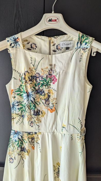 XS Sukienka jasna w kwiaty rozkloszowana delikatna