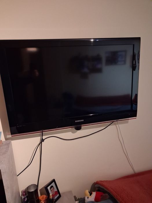 Vendo TV Samsung 40" em bom estado com suporte parede
