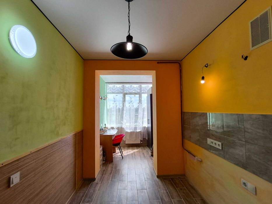 Продам 1-кімнатну ЖК Дмитрівський