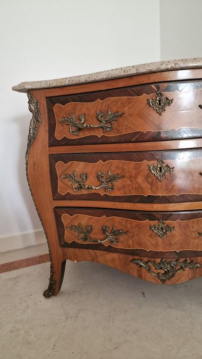 Comoda Louis XV em muito bom estado