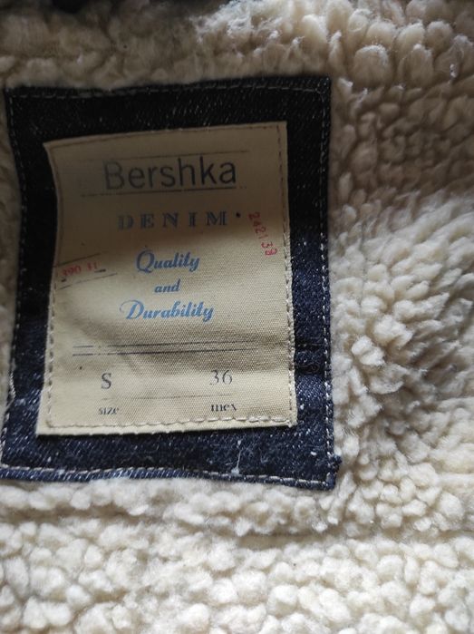 Продам женскую котоновую парку - шерпу Bershka.
