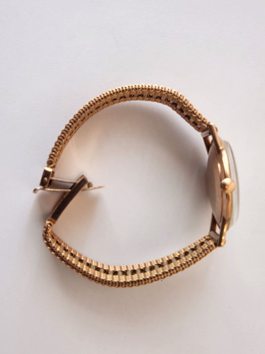 Золотые наручные часы Полет 23 камня