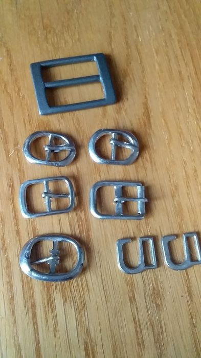 Пряжки для взуття.
