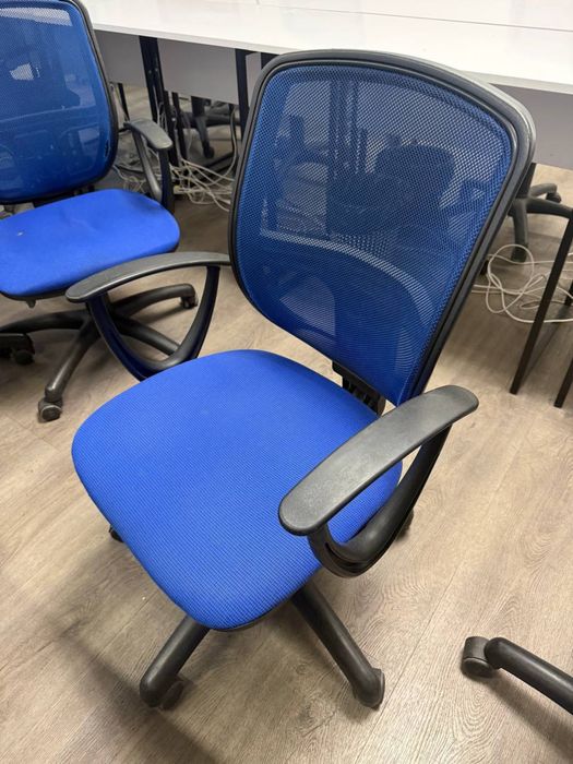 Оптовий продаж офісних крісел для бізнесу.