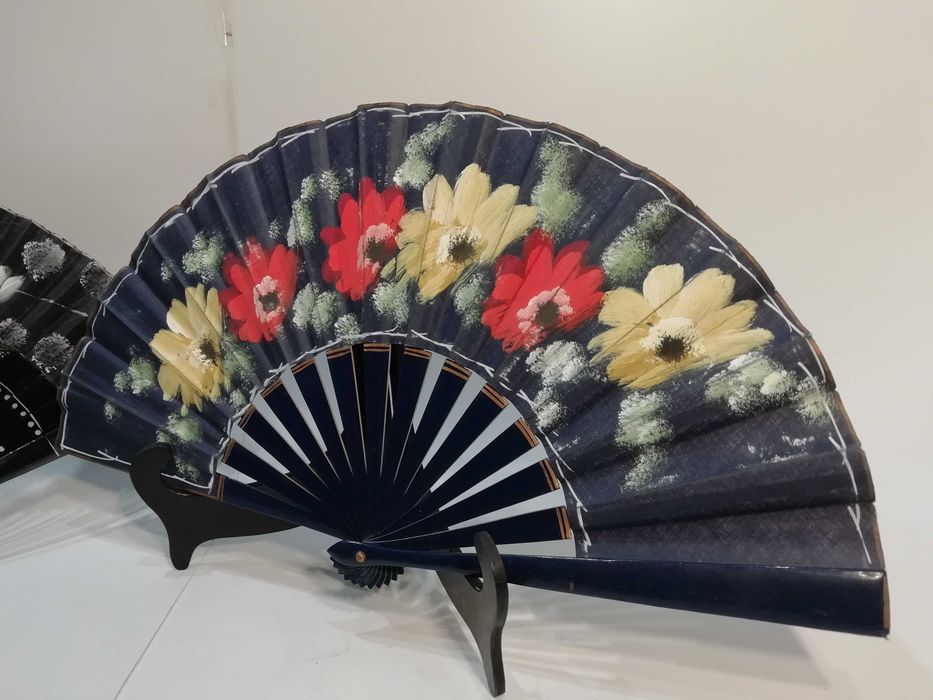 Leques antigos em madeira lacada - pintado à mão