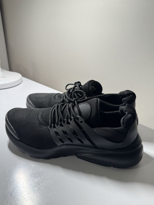 Спортивні чорні кросівки унісекс 41 розмір, стан нових