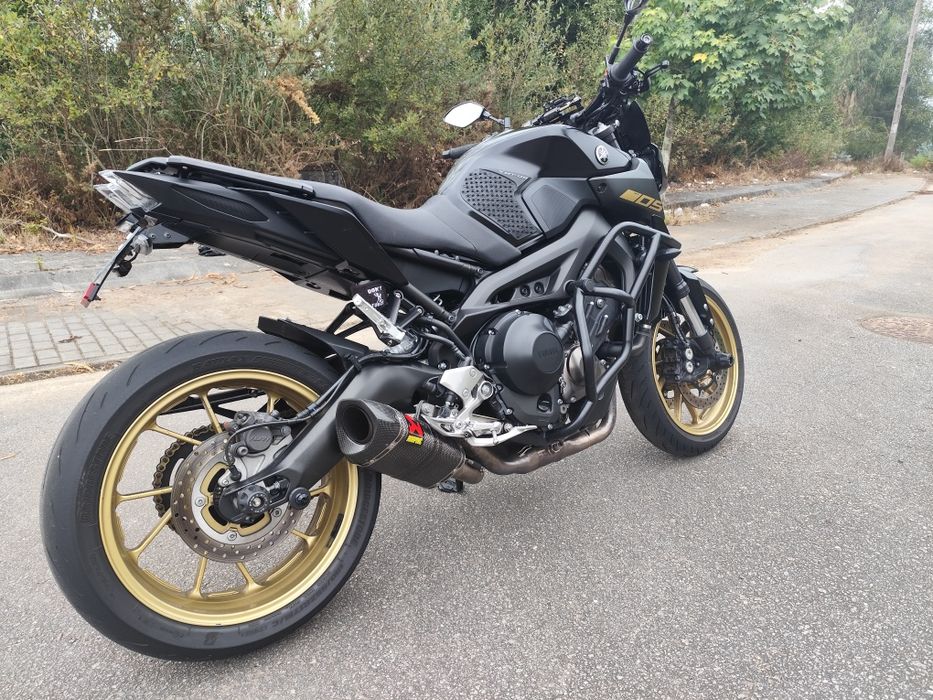 Yamaha mt09 akrapovic
