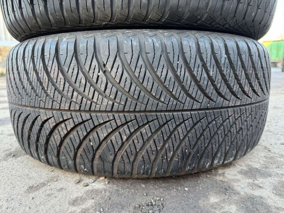 Всесезонні шини Goodyear 215/50 R17