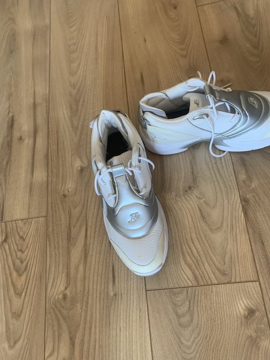 Vende se sapatinhas marca alan iverson