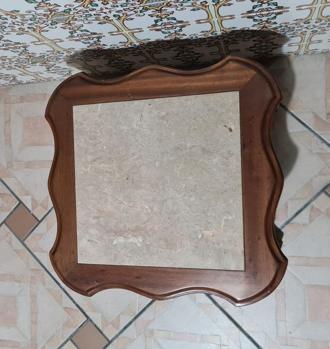 Mesa de centro com mármore