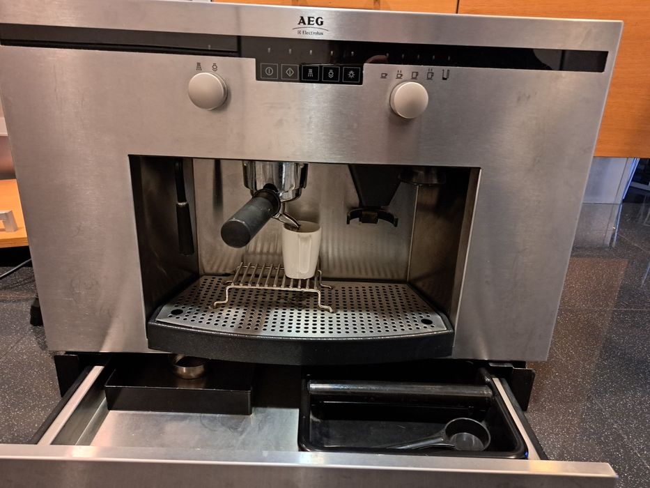 Máquina café AEG encastrar