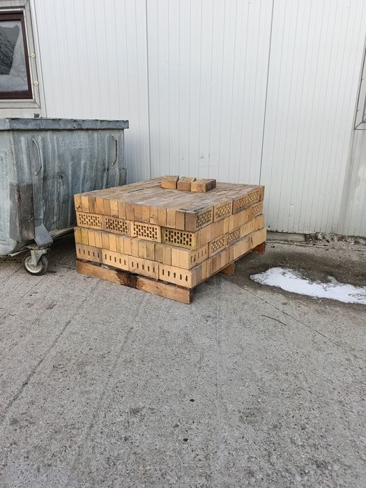 Sprzedam cegłę  po budowie