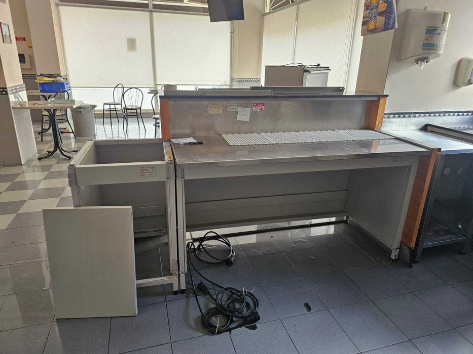 Balcão anexo vitrine