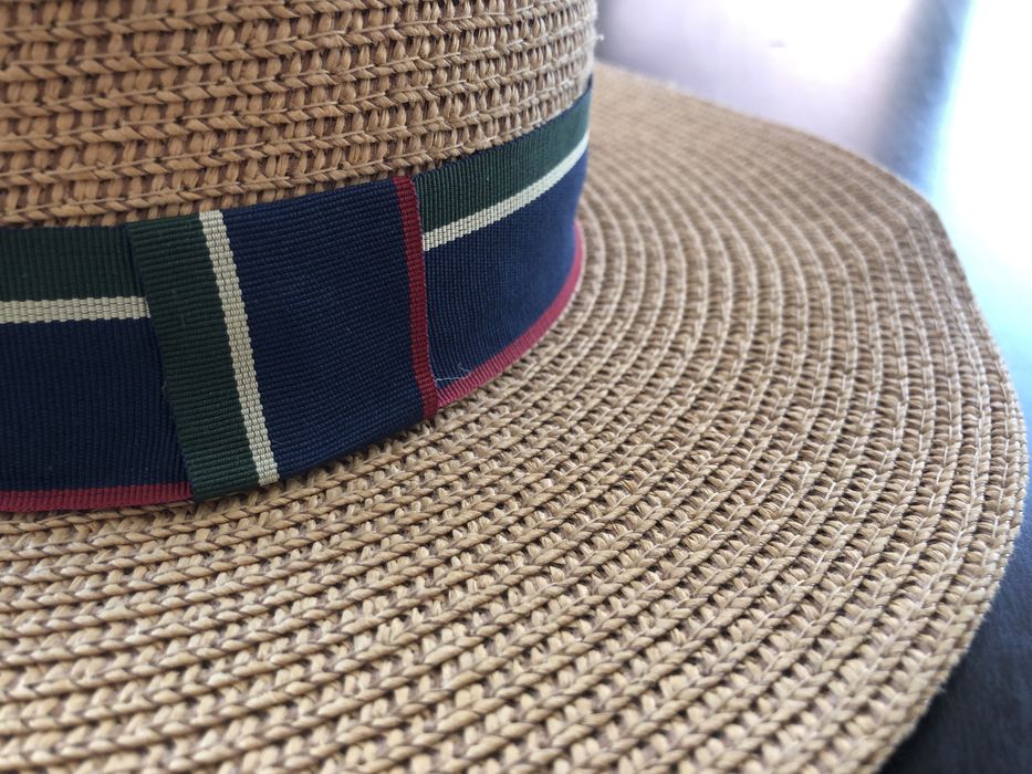 Капелюх жіночий, бежевий.