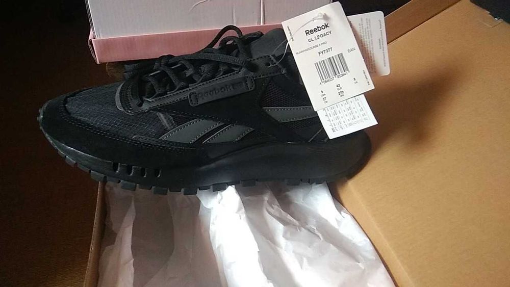 Кроссовки Reebok  срочно!!