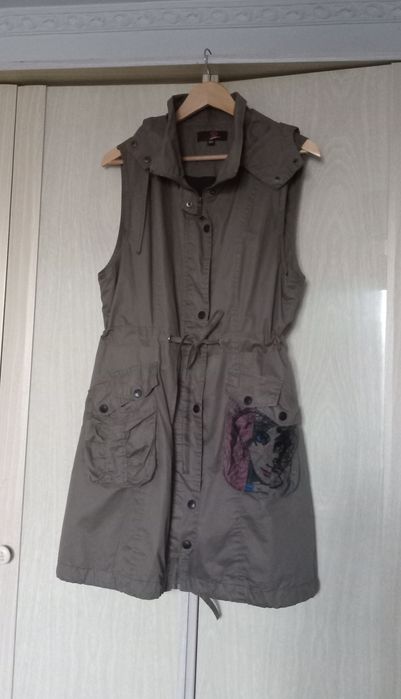 Желет женский удлинённый. Новый.