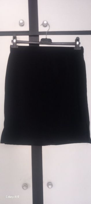 Czarna mini spódniczka