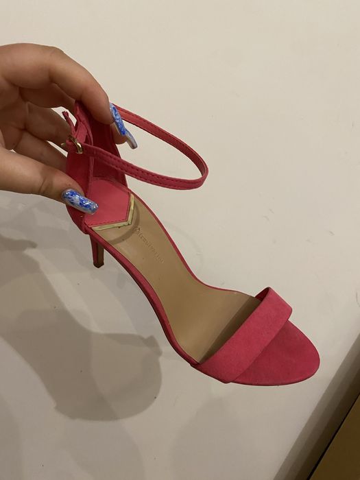 Piękne różowe szpilki Stradivarius