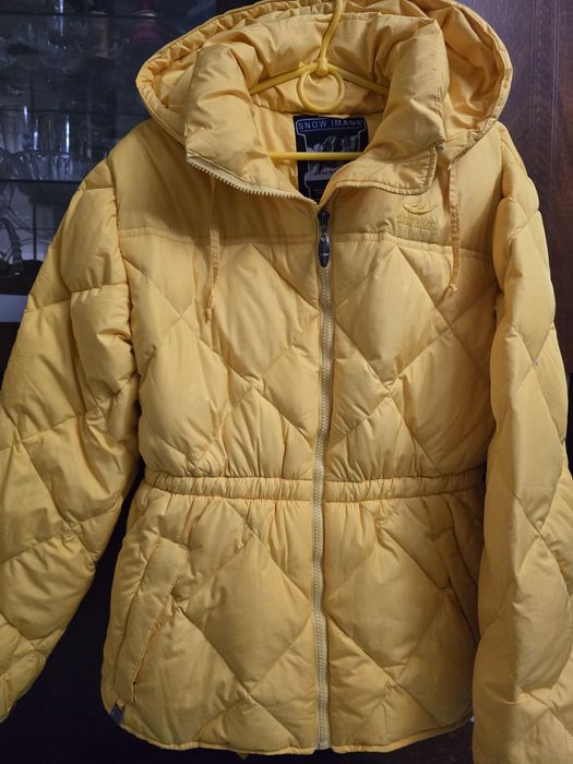 Зимова жіноча куртка