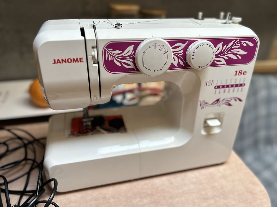 Швейна машинка JANOME 18E стан супер