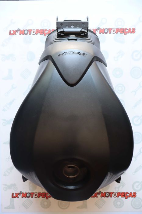 Deposito de combustivel Cb650 F 2016.
