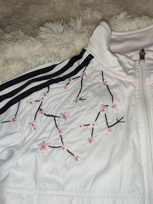 Adidas вишивка сакура