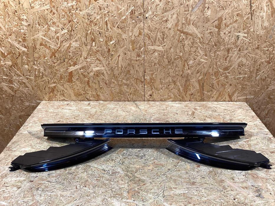 Комплект фонарей  Porsche Taycan Cross/Sport Turismo рест Европа