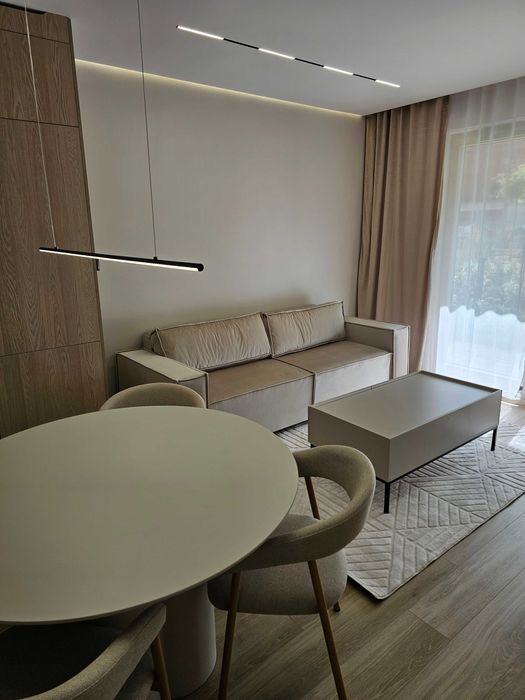 Luksusowy NOWY apartament z ogródkiem nad morzem Rok budowy 2025