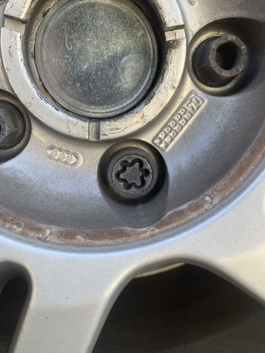 4 jantes audi com centros novos